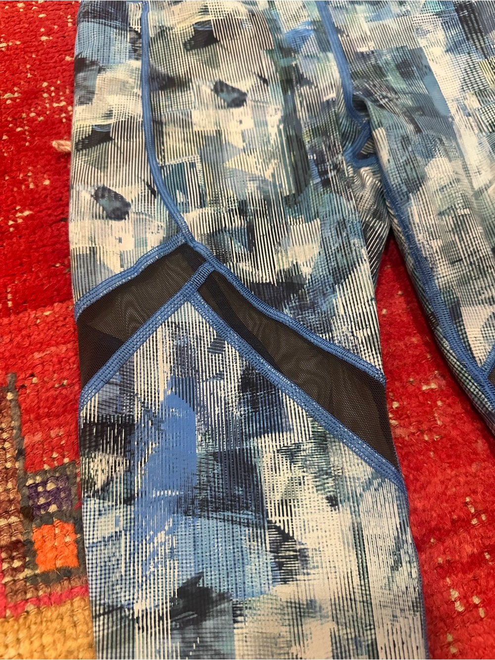 LULULEMON blue print cropped sheer cut out sz 6 - worn once - Picture 2 of 10
